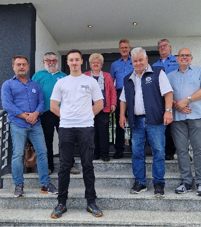 Foto Vereinsvorstand und Leitung der Polizeistation Weilburg